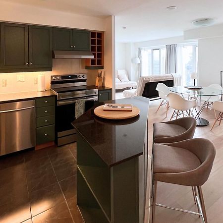 Apartment/2Bedrooms/2 Full Bathrooms/Free Parking Торонто Екстериор снимка