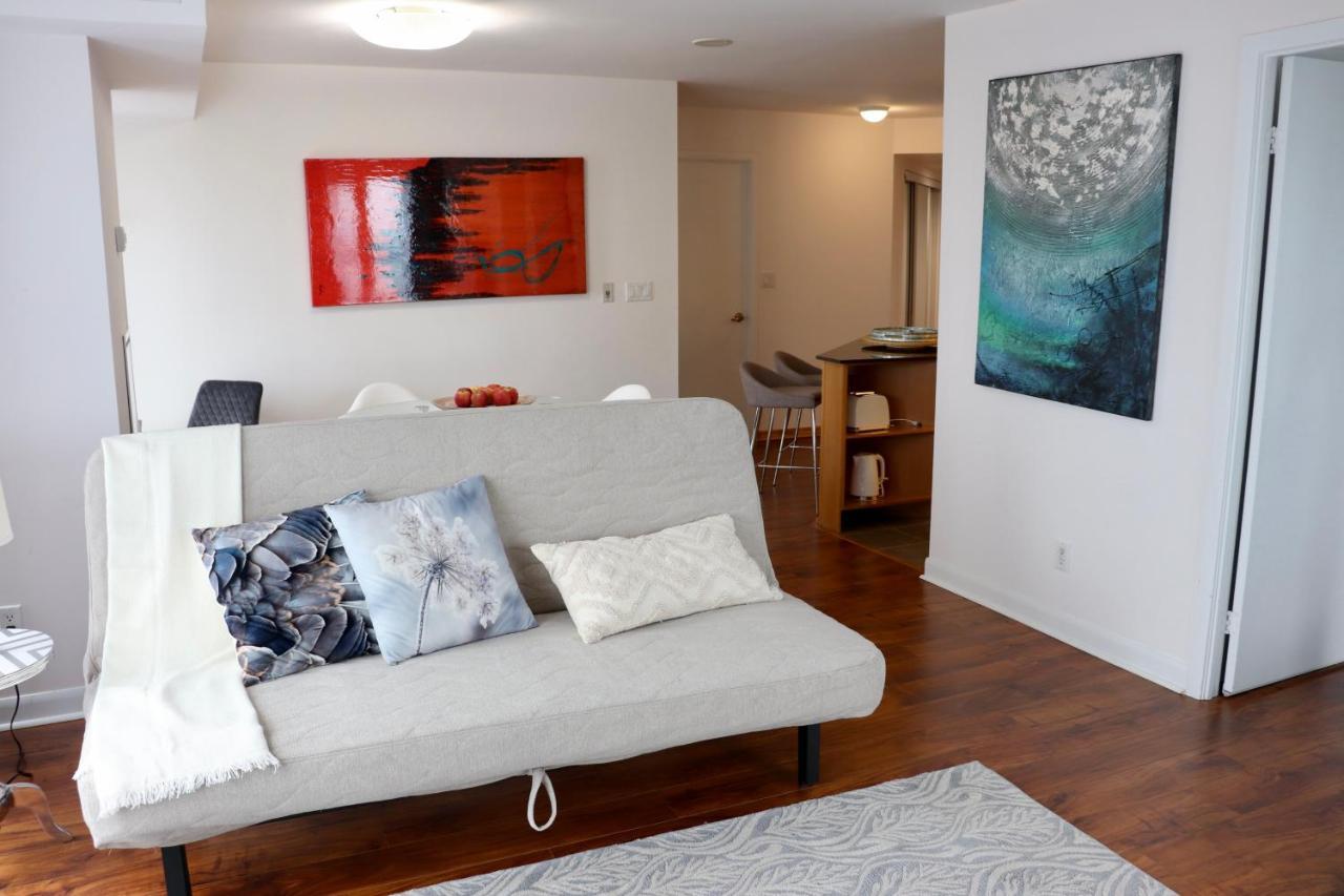 Apartment/2Bedrooms/2 Full Bathrooms/Free Parking Торонто Екстериор снимка