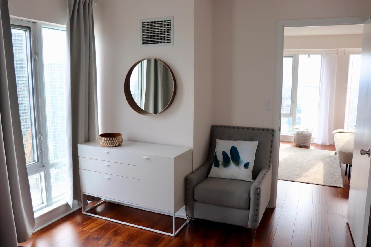 Apartment/2Bedrooms/2 Full Bathrooms/Free Parking Торонто Екстериор снимка