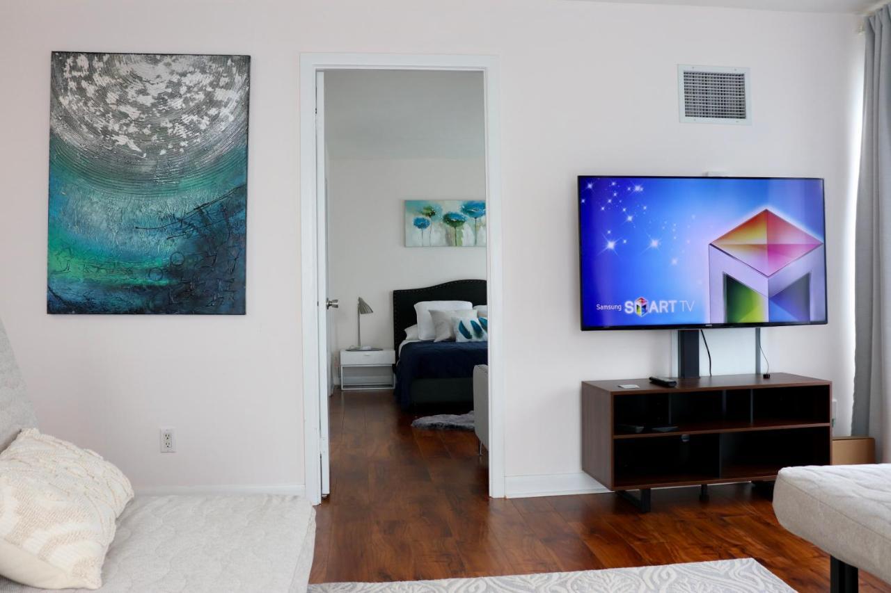 Apartment/2Bedrooms/2 Full Bathrooms/Free Parking Торонто Екстериор снимка