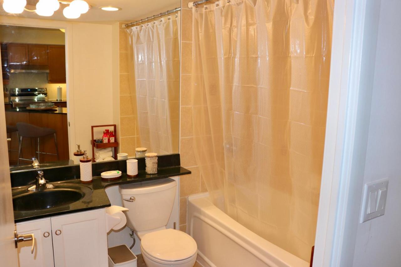 Apartment/2Bedrooms/2 Full Bathrooms/Free Parking Торонто Екстериор снимка