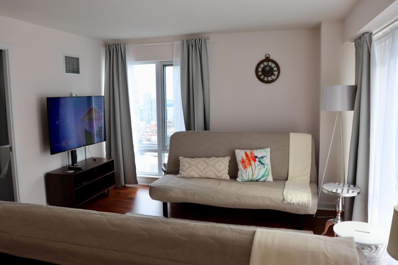 Apartment/2Bedrooms/2 Full Bathrooms/Free Parking Торонто Екстериор снимка