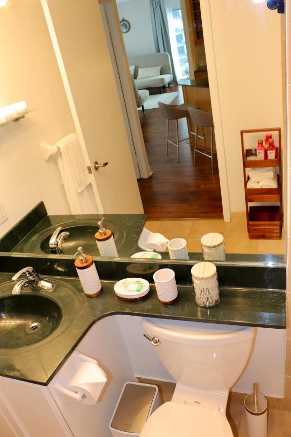 Apartment/2Bedrooms/2 Full Bathrooms/Free Parking Торонто Екстериор снимка