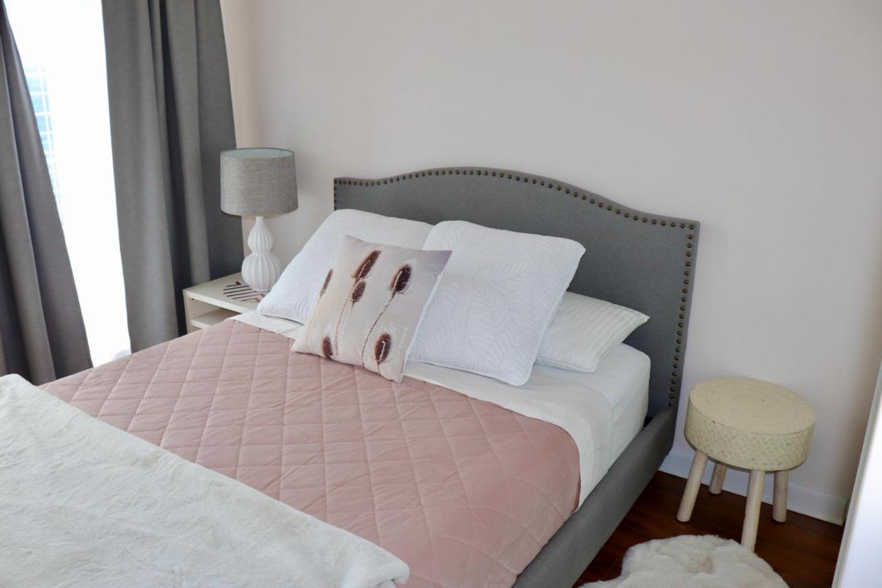 Apartment/2Bedrooms/2 Full Bathrooms/Free Parking Торонто Екстериор снимка