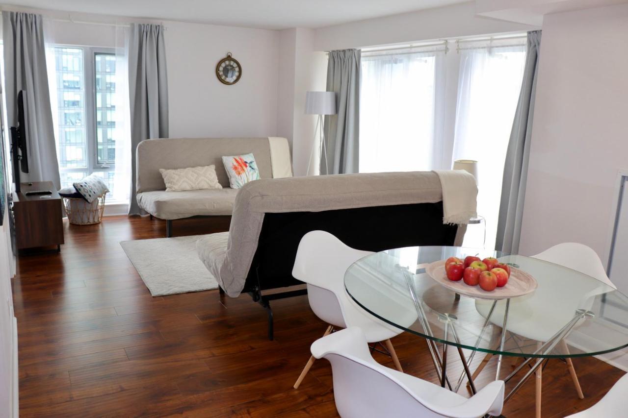 Apartment/2Bedrooms/2 Full Bathrooms/Free Parking Торонто Екстериор снимка