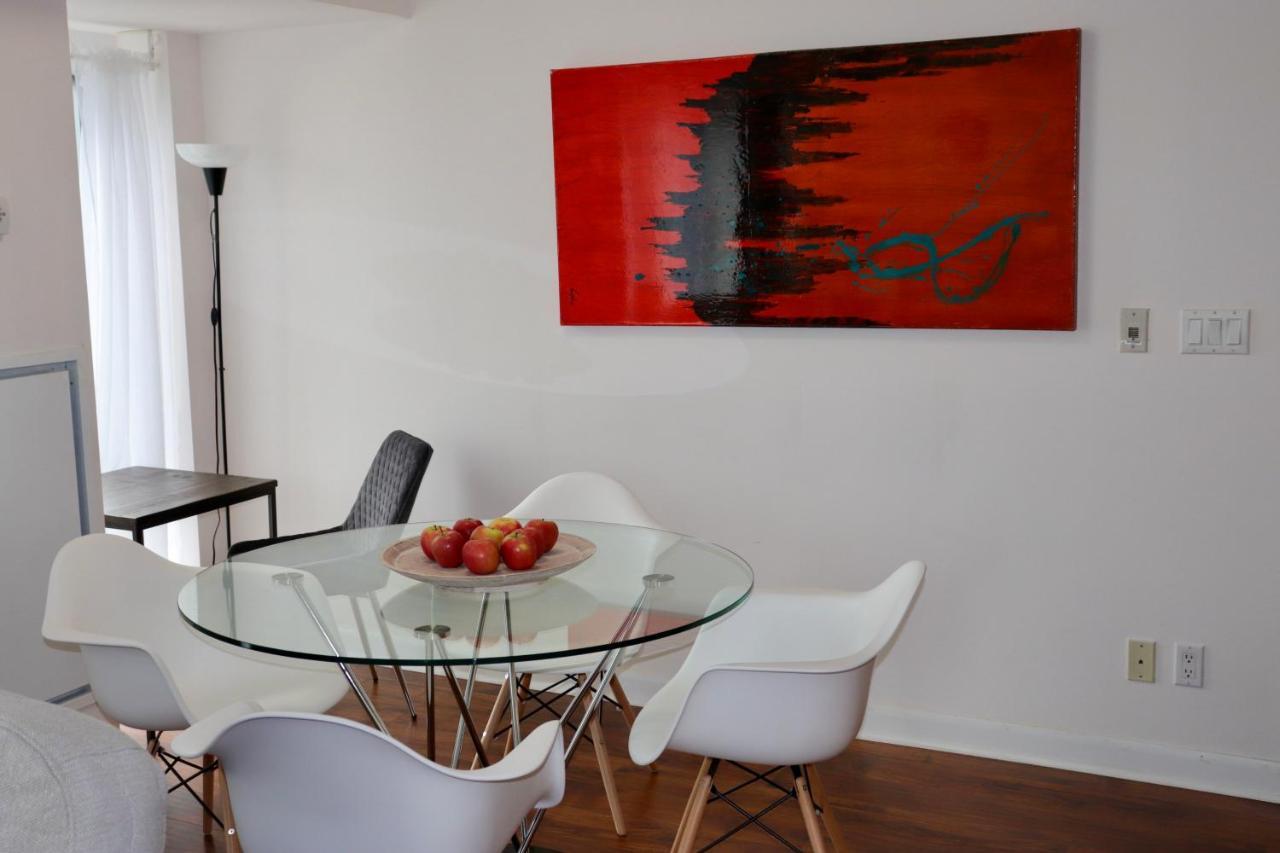 Apartment/2Bedrooms/2 Full Bathrooms/Free Parking Торонто Екстериор снимка
